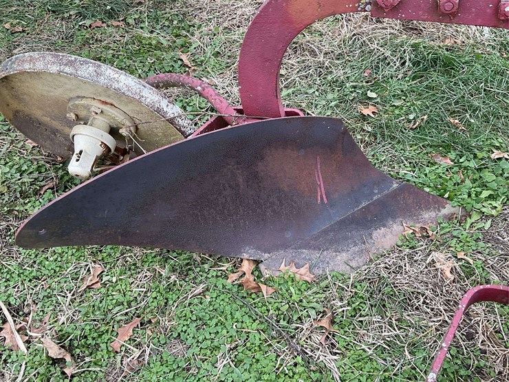 2-bottom-plow-on-steel-image-8