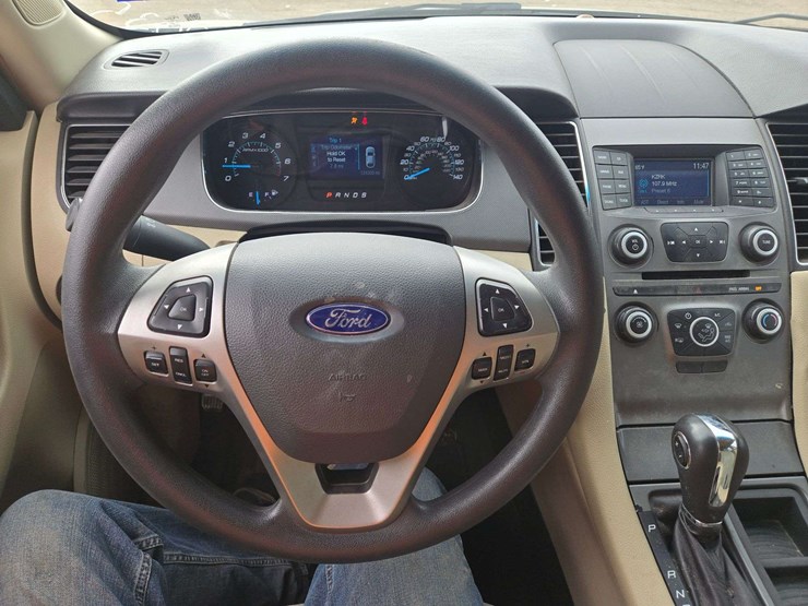 2014-ford-taurus-se-sedan-4d-image-13