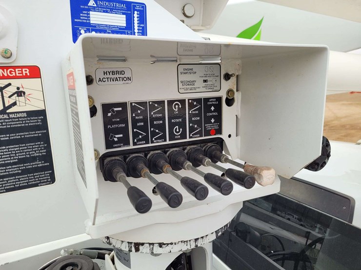 2012-ram-5500-chassis-regular-cab-2d-bucket-truck-image-6