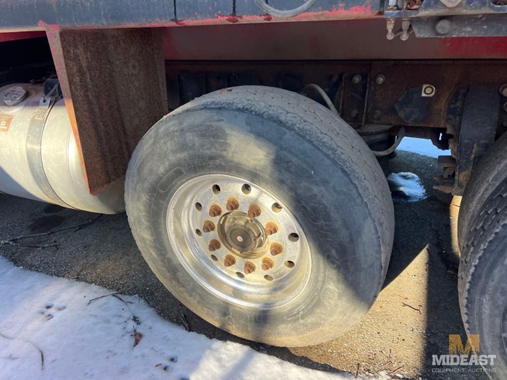 2007-peterbilt-379-tri-axle-dump-truck-image-16