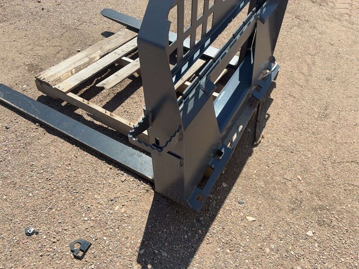 skid-steer-pallet-forks-image-4