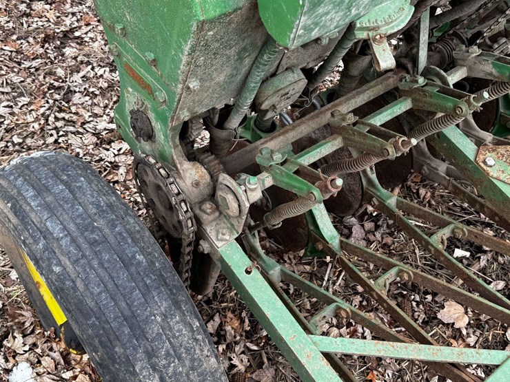 vintage-10'-grain-drill-on-rubber-image-22