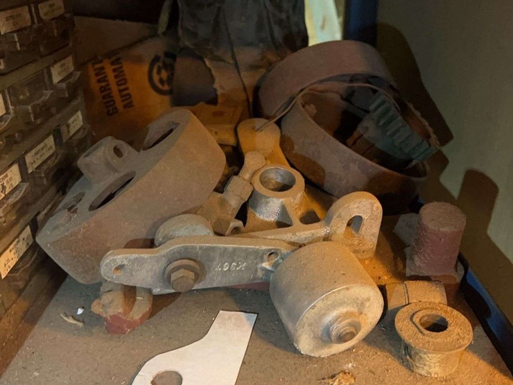 contents-of-shelves-image-15