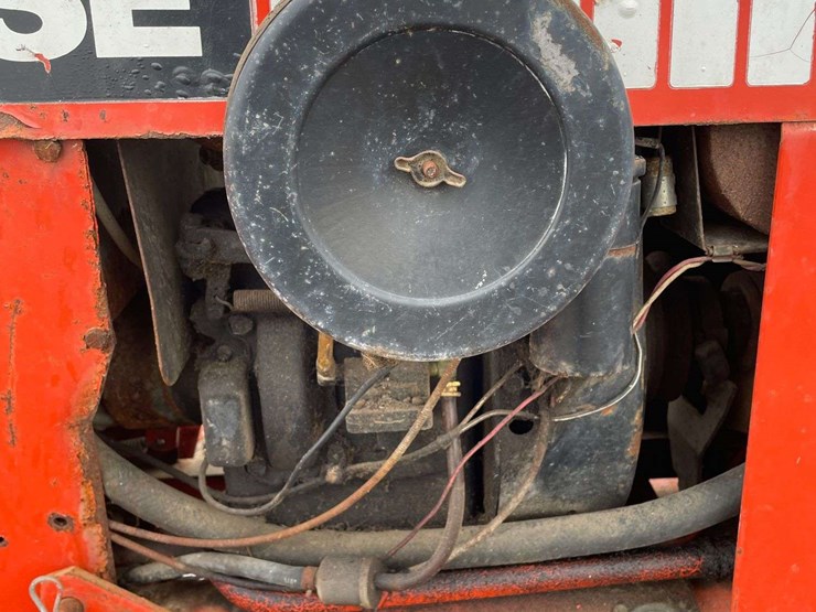 case-222-78-lawn-and-garden-tractor-w/-mower-deck-and-snow-blower-image-24