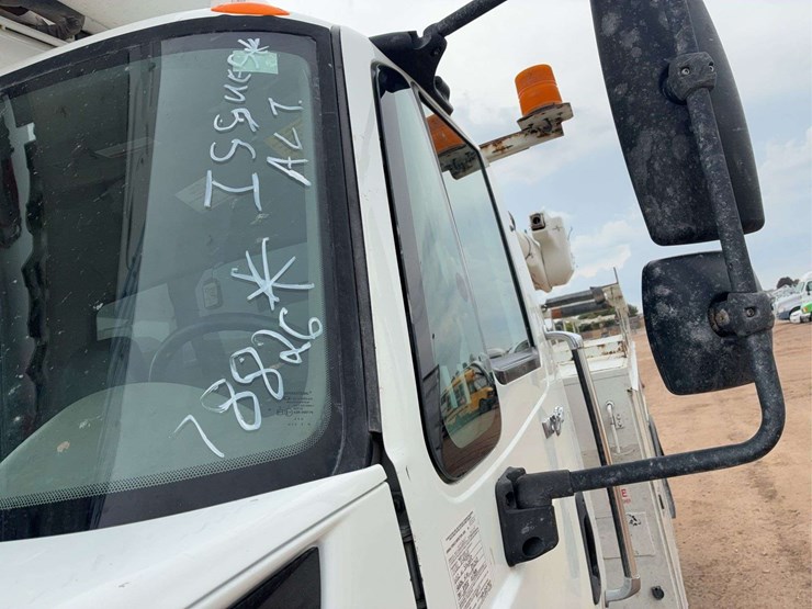 2009-international-7300-image-7