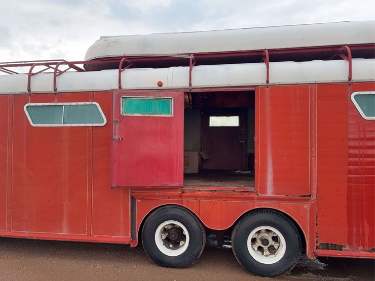 horse-transport-5th-wheel-livestock-trailer-image-6