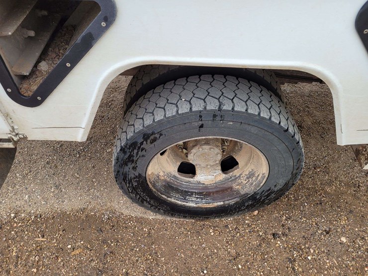 2014-ram-5500-chassis-regular-cab-2d-bucket-truck-image-18