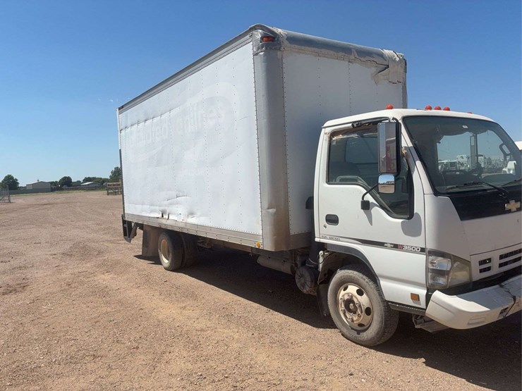 2006-chevrolet-w3500-image-2