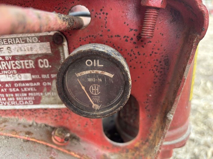 farmall-f-12-single-front-on-rubber-with-cast-steel-rim-and-rear-steel-image-16