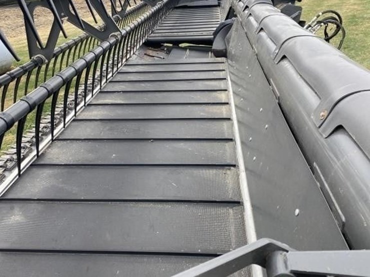 gleaner-30’-draper-head-image-3