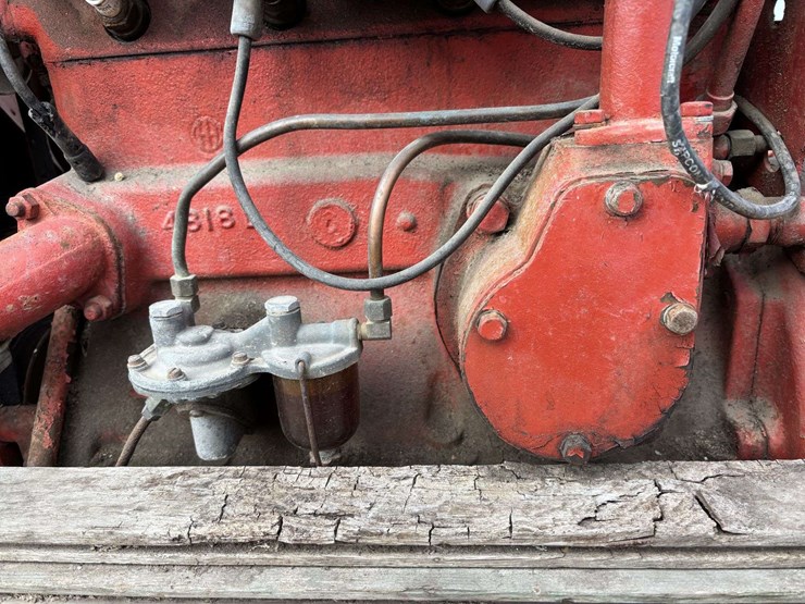 farmall-f-12-single-front-on-rubber-with-cast-steel-rim-and-rear-steel-image-44
