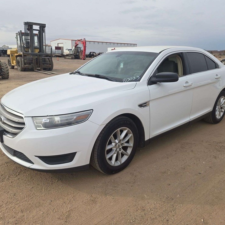 2013 Ford Taurus SE Sedan 4D
