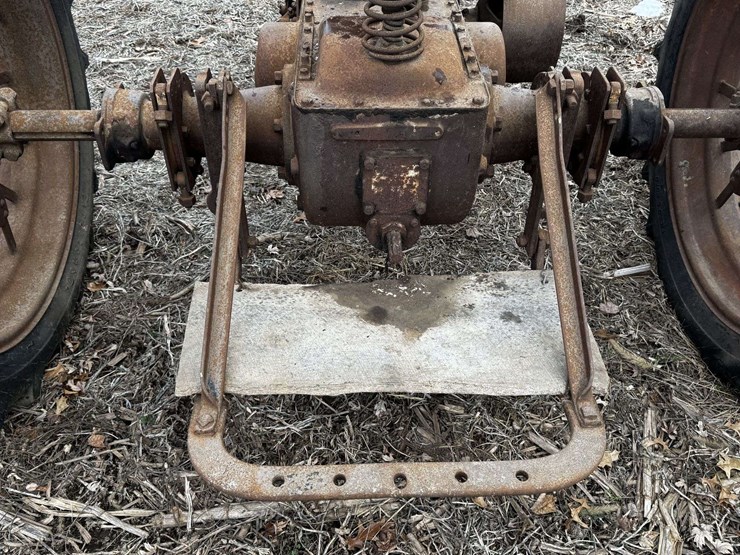 farmall-f-12-narrow-front-on-rubber-image-52