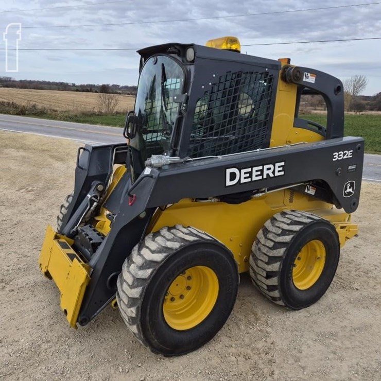 DEERE 332E