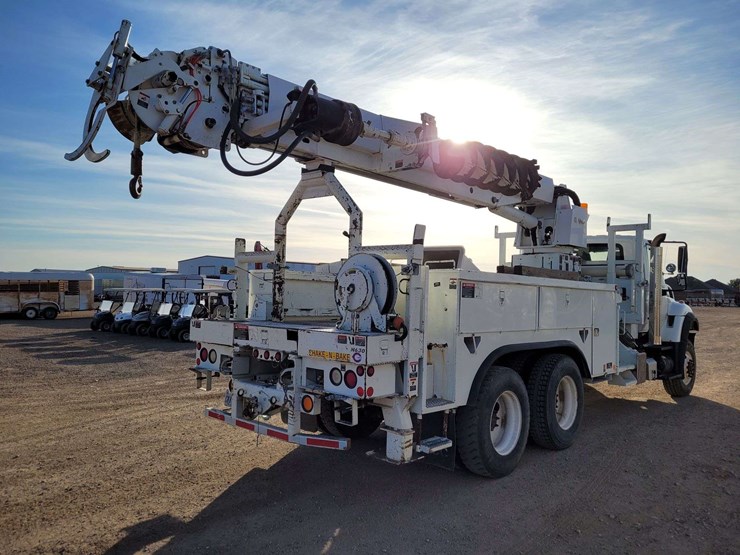 2009-international-harvester-sx525-truck-digger-derrick-truck-image-10