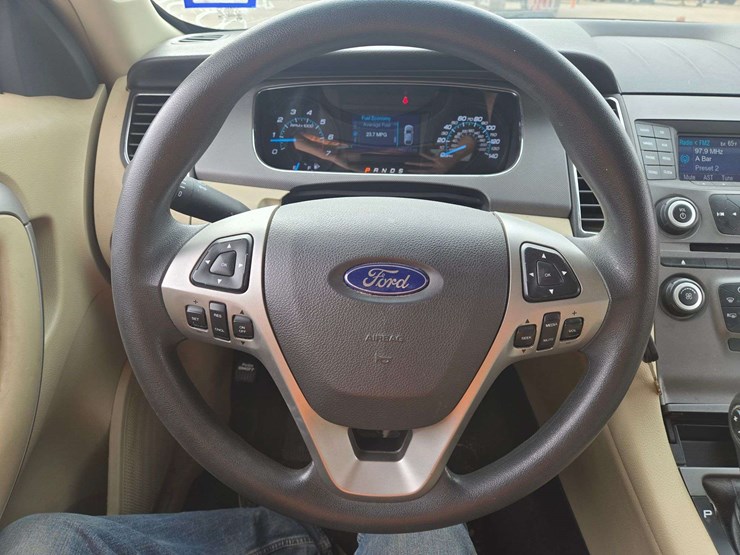 2013-ford-taurus-se-sedan-4d-image-15