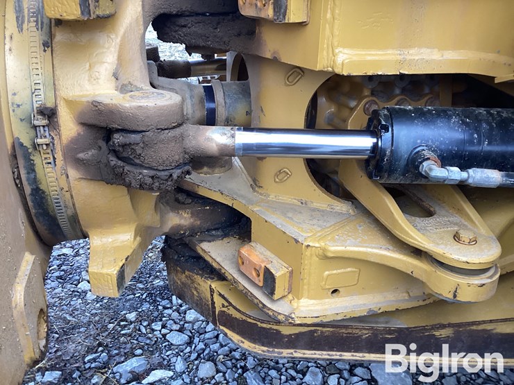 2017-caterpillar-745c-image-17