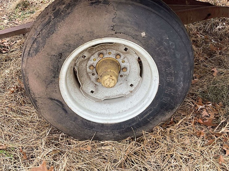 hay-wagon-w/-john-deere-running-gear-image-20