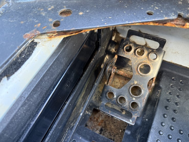 2014-bobcat-t650-image-12