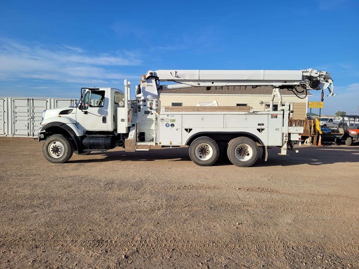 2009-international-harvester-sx525-truck-digger-derrick-truck-image-15