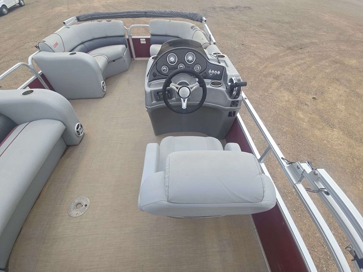2017-lowe-ss210-pontoon-boat-image-18