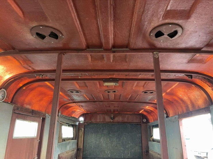 horse-transport-5th-wheel-livestock-trailer-image-19