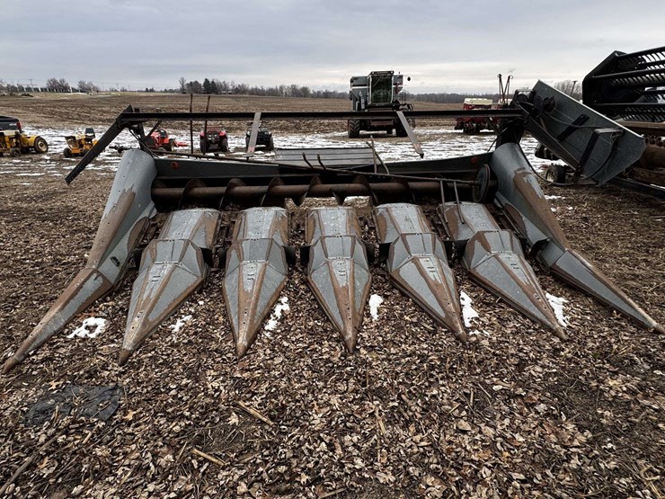 deutz-allis-6-row-corn-head-w/ac-pickup-reel-attachment-image-29