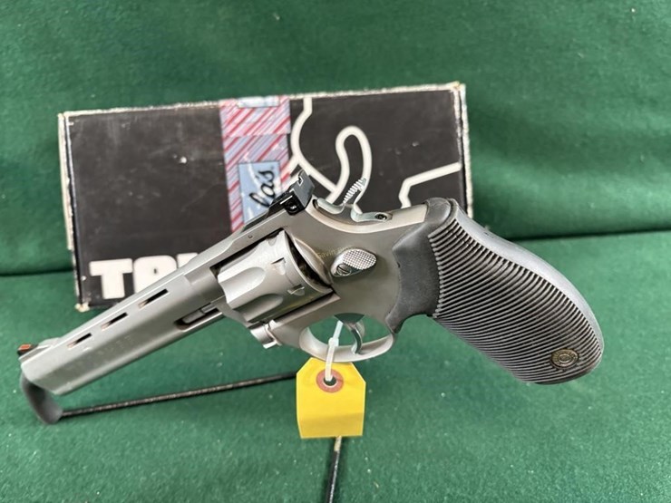 taurus-tracker-22lr-revolver-image-10