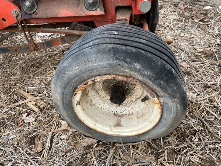 case-222-78-lawn-and-garden-tractor-w/-mower-deck-and-snow-blower-image-18