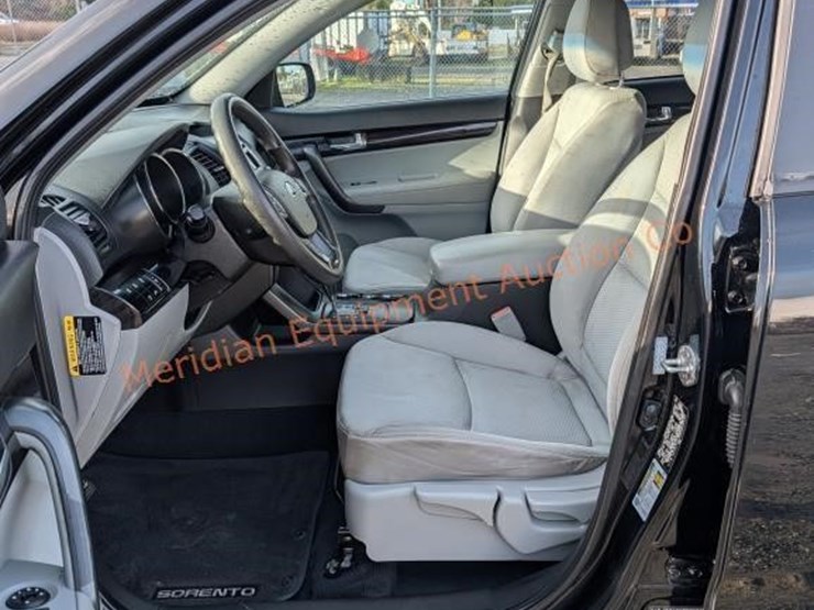 kia-sorento-lx-image-14