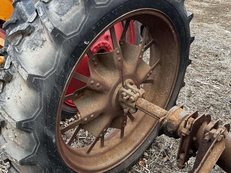 farmall-f-12-narrow-front-on-rubber-image-44