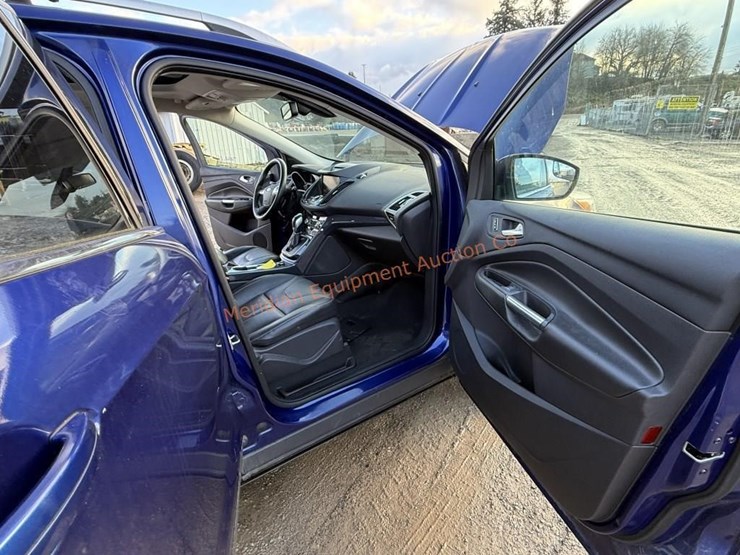 ford-escape-titanium-image-35