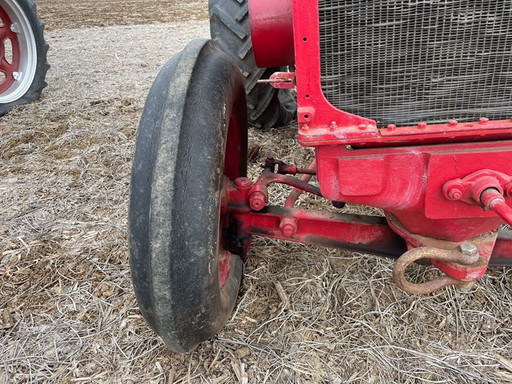 mccormick-deering-wk-40-wide-front-on-rubber-image-18
