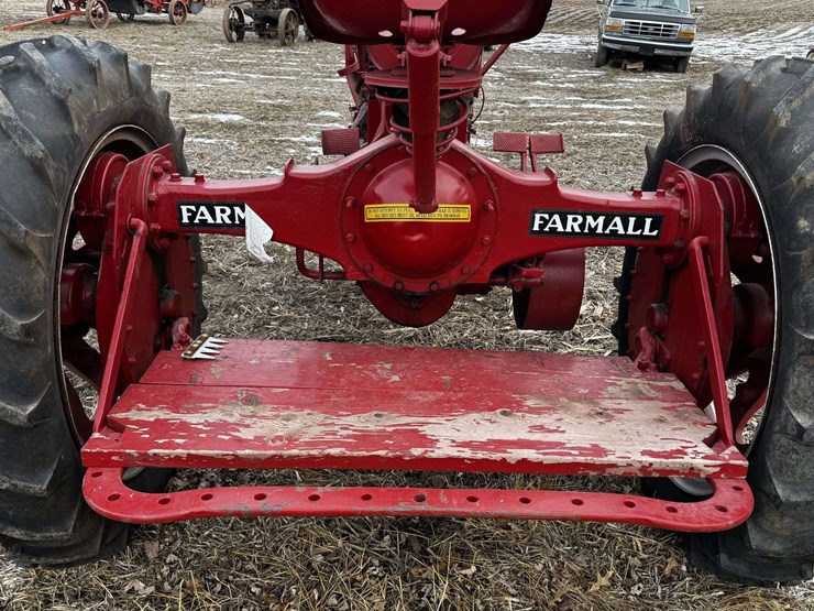 farmall-f-20-narrow-front-on-rubber-image-61
