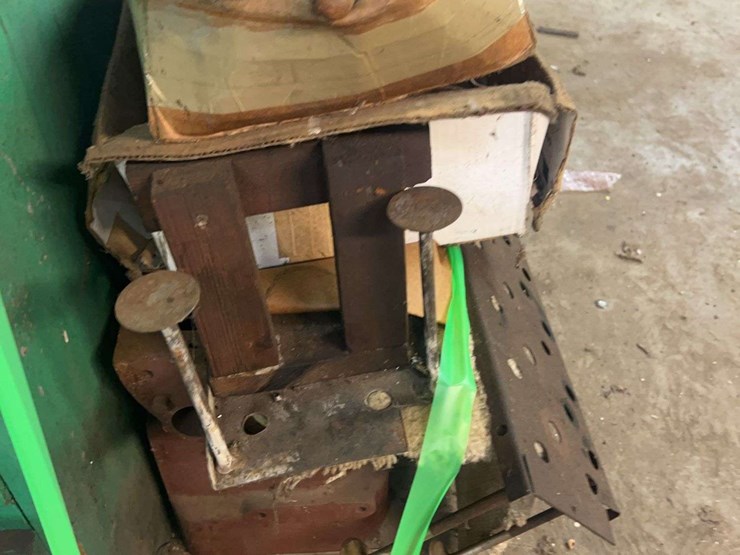 (2)-cabinets-with-contents-image-23