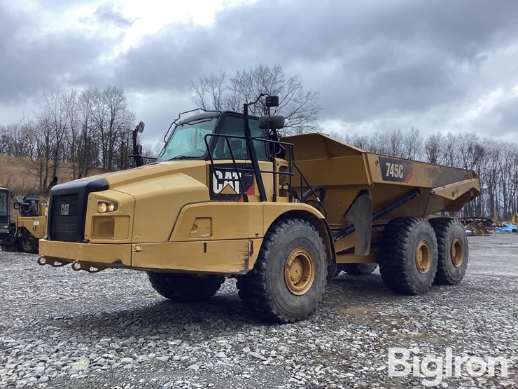 2017-caterpillar-745c-image-1
