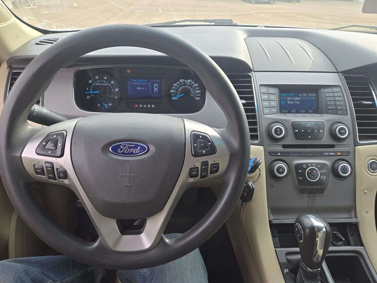 2013-ford-taurus-se-sedan-4d-image-13
