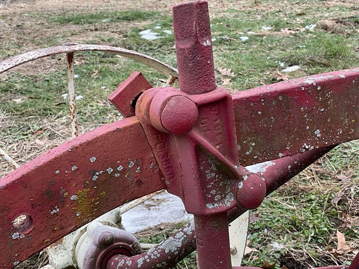 2-bottom-plow-on-steel-image-5