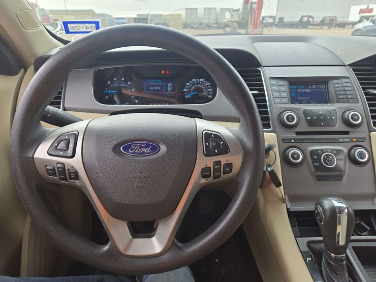 2013-ford-taurus-se-sedan-4d-image-13