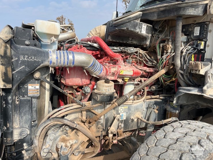 2015-kenworth-t880-image-11