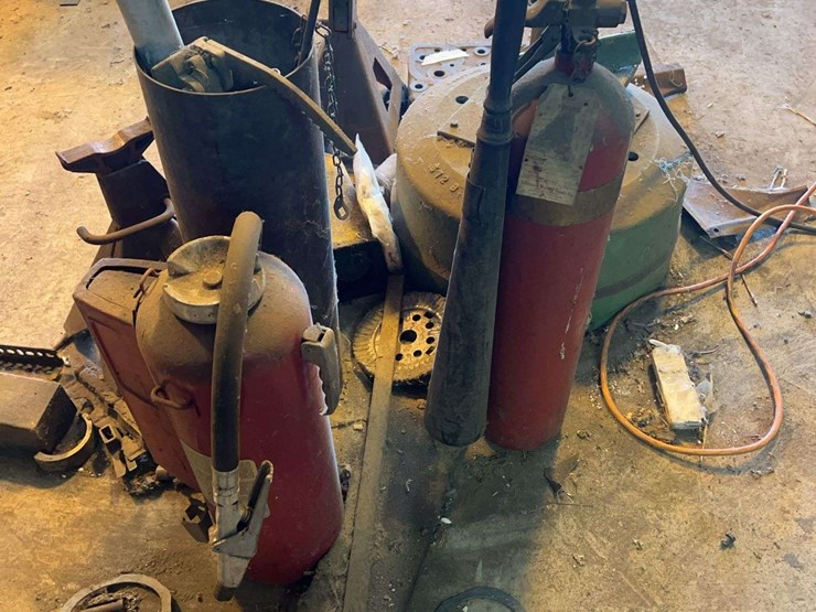 grinder-buffer,-jack-stands,-and-head-image-8