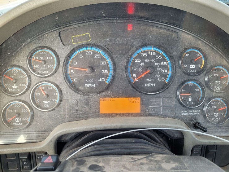 2013-international-harvester-sx525-truck-bucket-truck-image-27