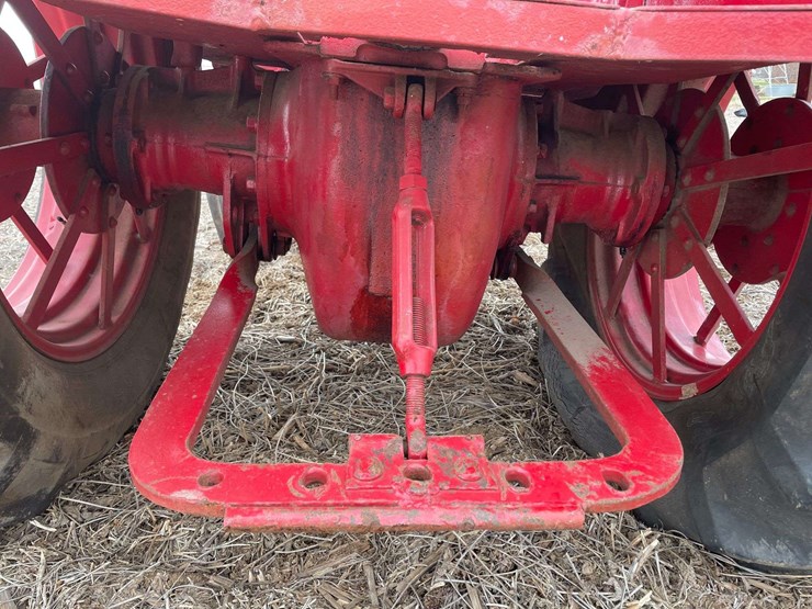 mccormick-deering-wk-40-wide-front-on-rubber-image-51