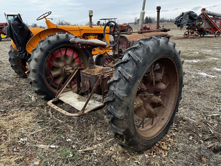 farmall-f-12-narrow-front-on-rubber-image-4