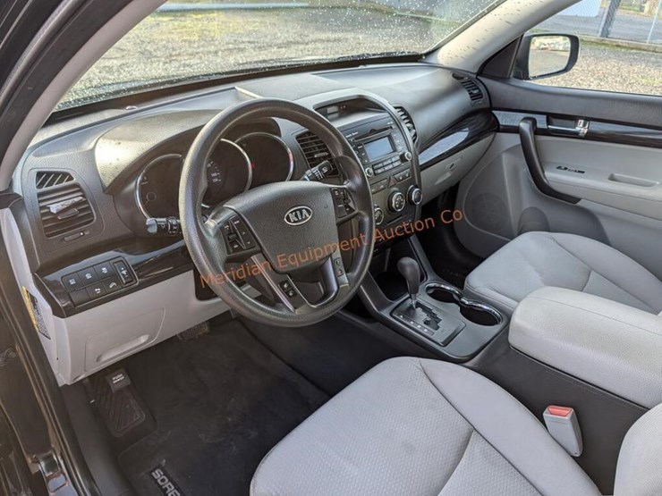 kia-sorento-lx-image-15