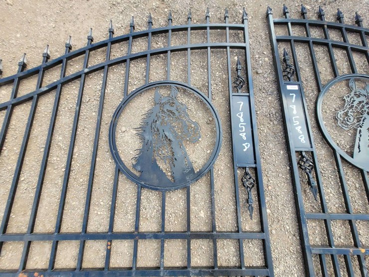 horse-head-design-entrance-gate-image-5