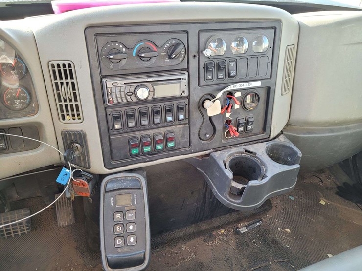 2009-international-harvester-sx525-truck-digger-derrick-truck-image-25