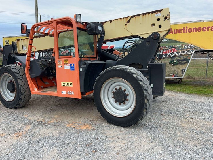 2015-jlg-g6-42a-image-24