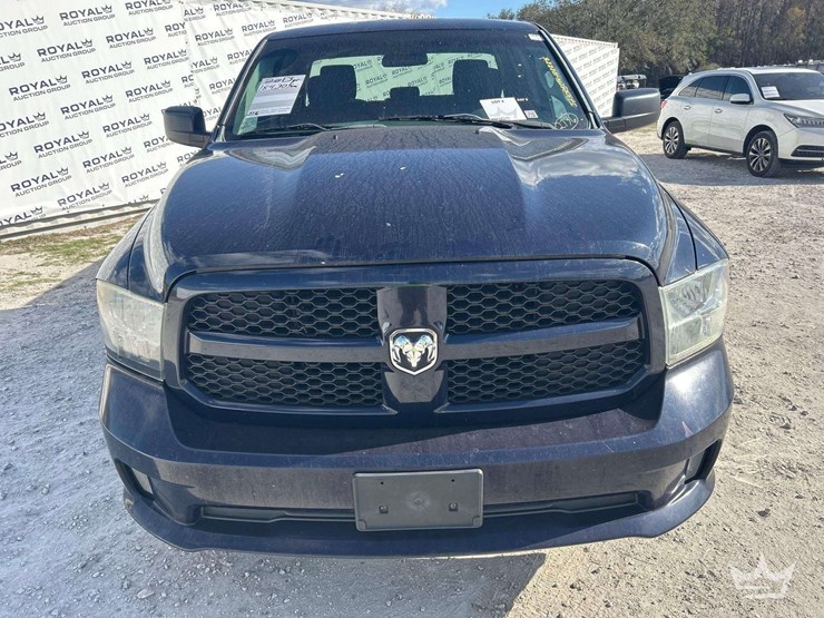 2013-ram-1500-crew-cab-pickup-truck-image-20