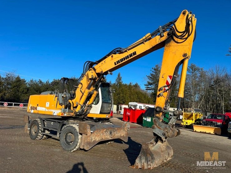 2012-liebherr-924c-wheeled-excavator-image-8